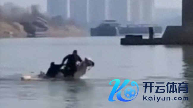 白马主东说念主依立拜整夜未眠饭也吃不下